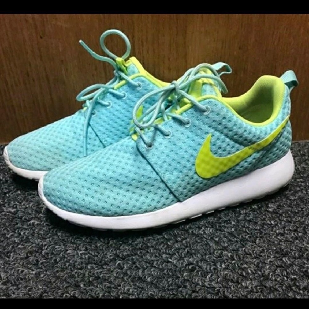 Nike Roshe Run Breeze - Size 7.5